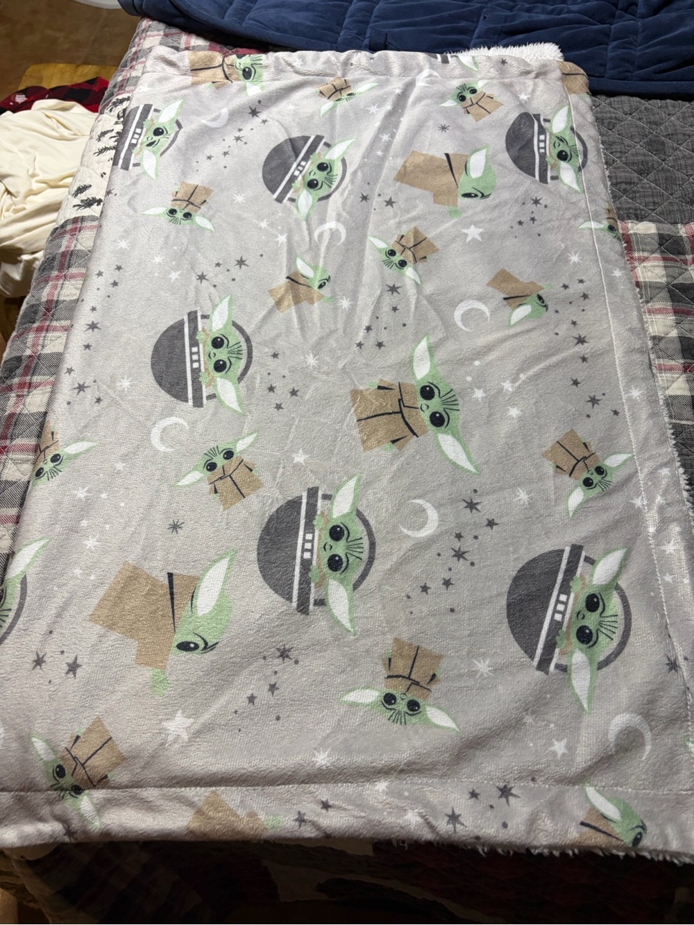 The Child Baby Yoda crib blanket